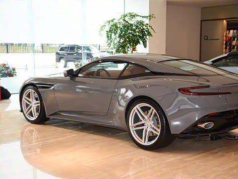 2025�� 4.0T V8 Coupe