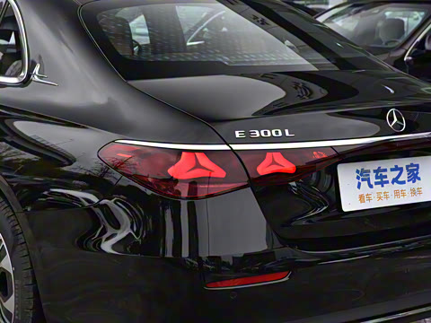 2025�� �Ŀ� E 300 L ������