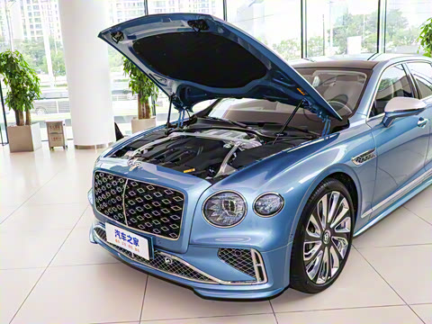 2026�� 4.0T V8 Mulliner