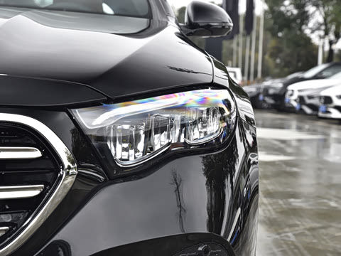 2025�� �Ŀ� E 300 L ������