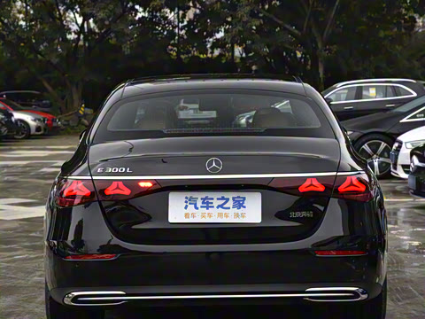 2025�� �Ŀ� E 300 L ������