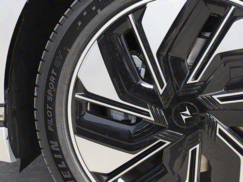 2025�� 636Ultra���Ȱ� 5��