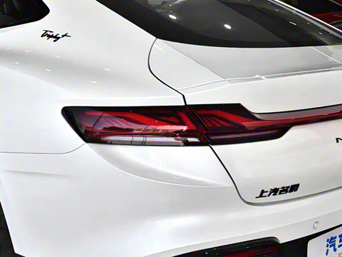 2025�� 2.0T Trophy+ �����˶���