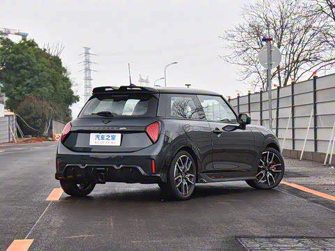 2025�� JOHN COOPER WORKS