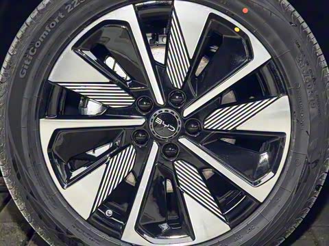 2025�� EV �Ǽݰ� 605km �콢��