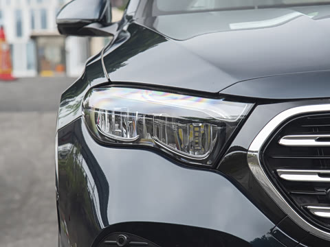 2025�� �Ŀ� E 300 L ������