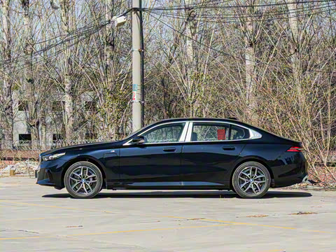 2025�� eDrive 35L M�˶���װ