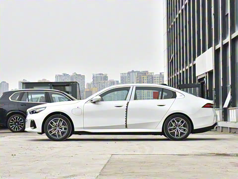 2025�� eDrive 40L M�˶���װ