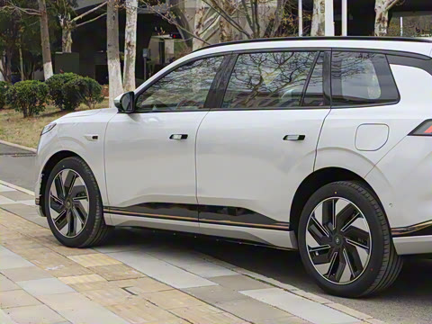 2025�� 210Max���Ȱ� 6��