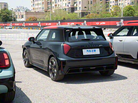 2025�� JOHN COOPER WORKS