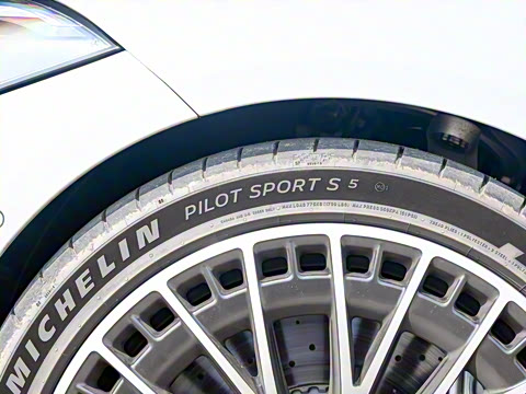 2024�� AMG CLE 53 4MATIC+ ���ܳ�