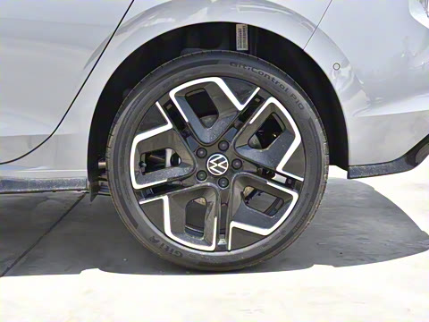 2025�� �Ŀ� 300TSI R-Line