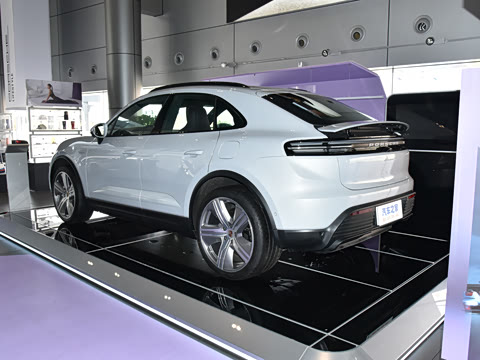 2024�� Macan 4