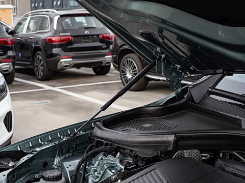 2025�� GLC 300 L 4MATIC ������ 5��