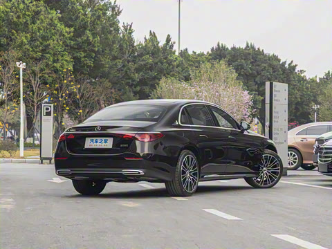 2025�� �Ŀ� E 300 L �����