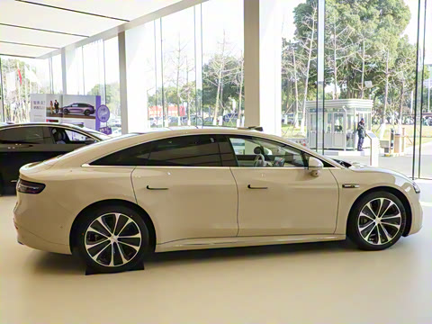 2025�� 705km Max