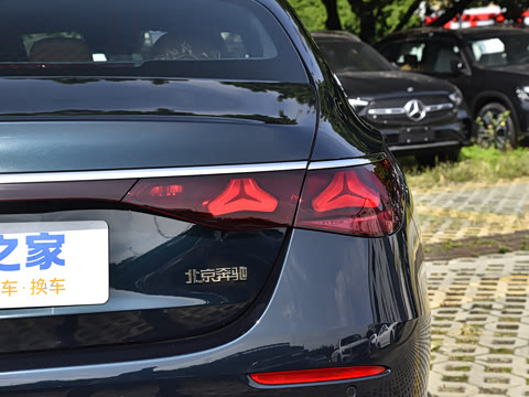 2025�� E 300 L ������