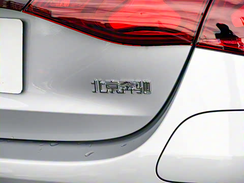 2024�� E 350 e L ���ʽ��϶����γ�