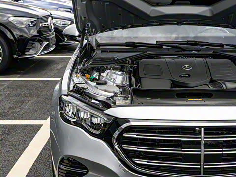 2024�� E 350 e L ���ʽ��϶����γ�