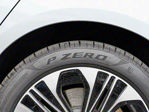 2024�� E 350 e L ���ʽ��϶����γ�