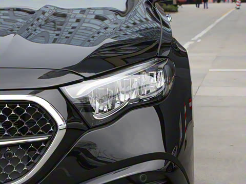 2025�� �Ŀ� E 300 L �����˶���