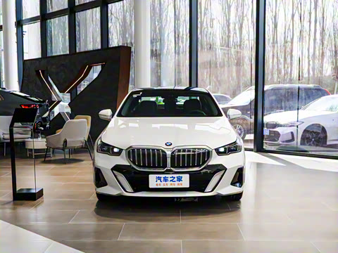 2025�� 530Li ������ M�˶���װ