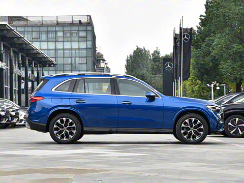 2024��  �Ŀ� GLC 260 L 4MATIC ������ 5��