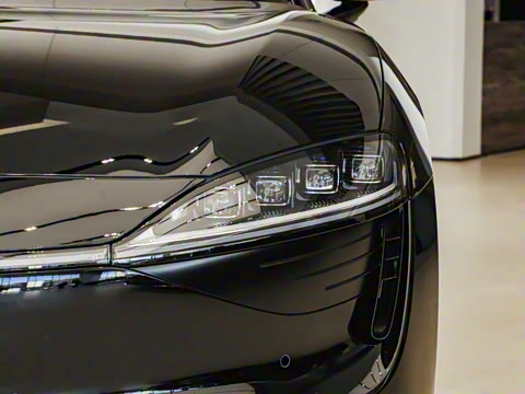 2025�� 705km Max