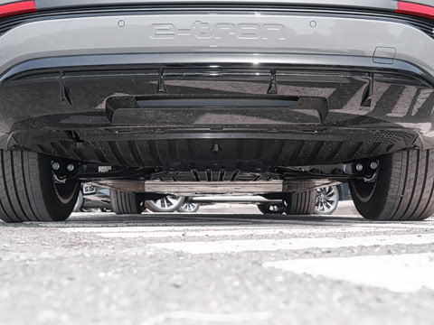 2024�� 50 e-tron quattro ������ҹ��