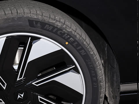 2025�� 210Ultra���̰� 5��