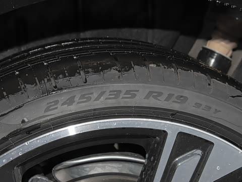 2025�� 200���������� 40 TFSI ���������� B&O ��ҹ��