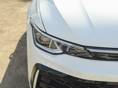 2025�� 300TSI R-Line