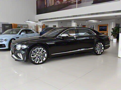 2026�� 4.0T V8 Mulliner
