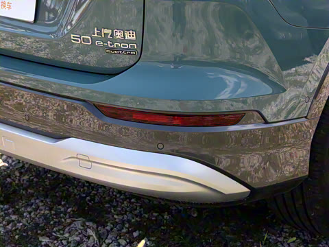 2023�� 50 e-tron quattro ��ҫ�� ������װ