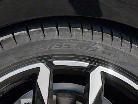 2025�� 225i M�˶���ҹ��װ