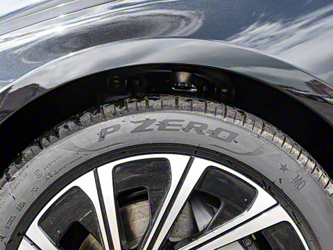 2025�� E 300 L ������