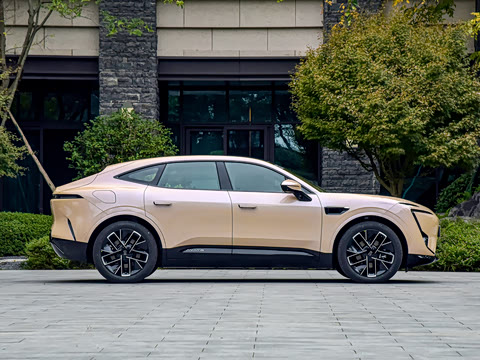 2025�� Ultra ���̰�