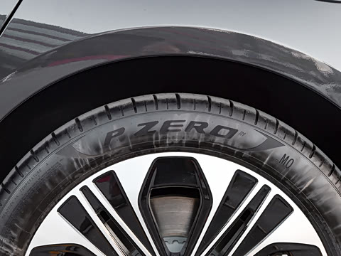 2024�� E 350 e L ���ʽ��϶����γ�