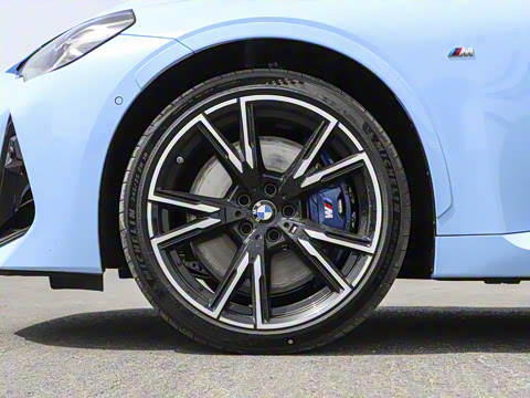 2025�� M240i xDrive