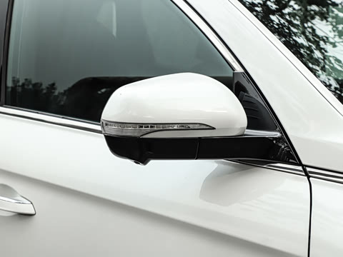 2025�� 2.2T  �����콢�� 5�� ����