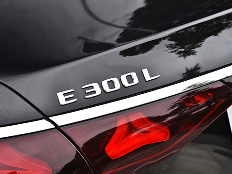 2024�� �Ŀ� E 300 L ������