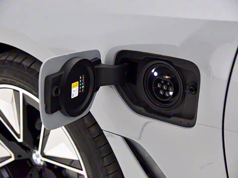 2025�� eDrive 40 L ��ҹ�˶���װ