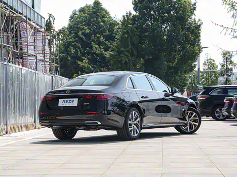 2025�� E 300 L ʱ����