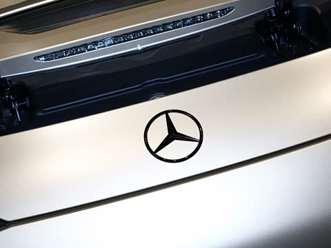 2026�� AMG SL 63 Golden Coast