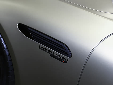 2026�� AMG SL 63 Golden Coast
