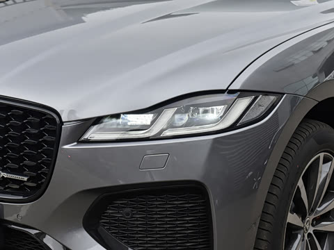 2025�� P250 R-Dynamic SE