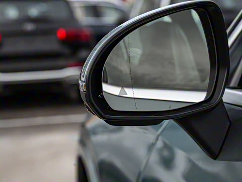 2025�� GLC 300 L 4MATIC ������ 5��