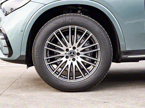 2025�� GLC 300 L 4MATIC ������ 5��