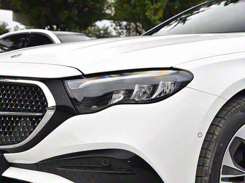 2024�� E 350 e L ���ʽ��϶����˶��γ�