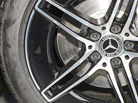 2025�� �Ŀ� E 300 L �����˶���